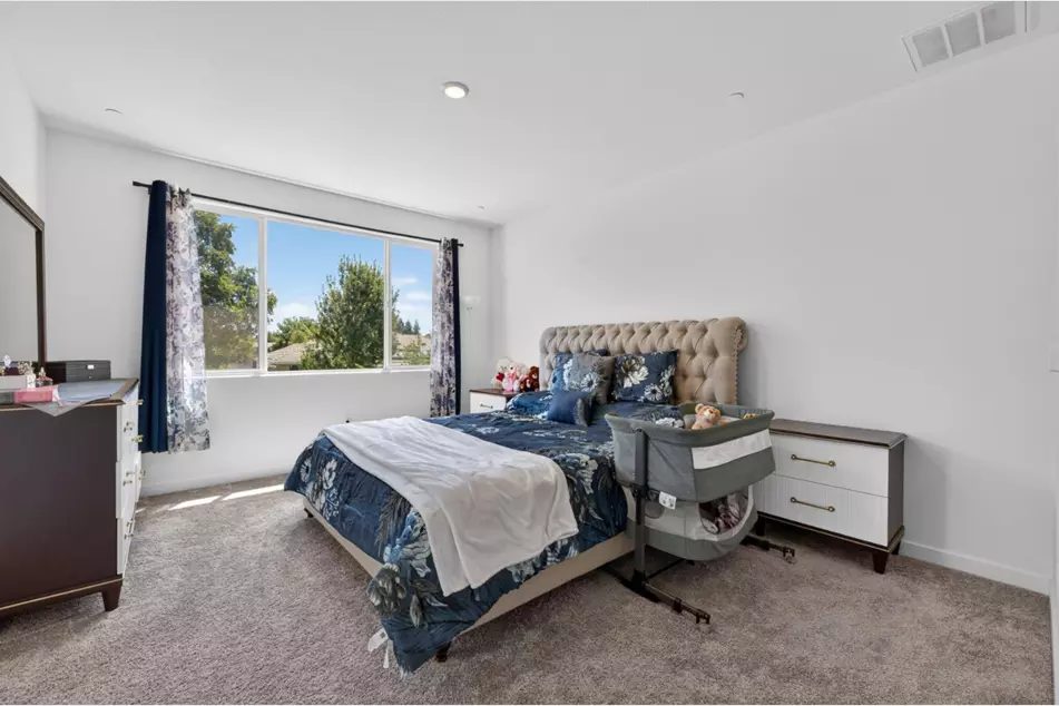 Primary bedroom of a Plumas Lake home listed by Valerie Nevis